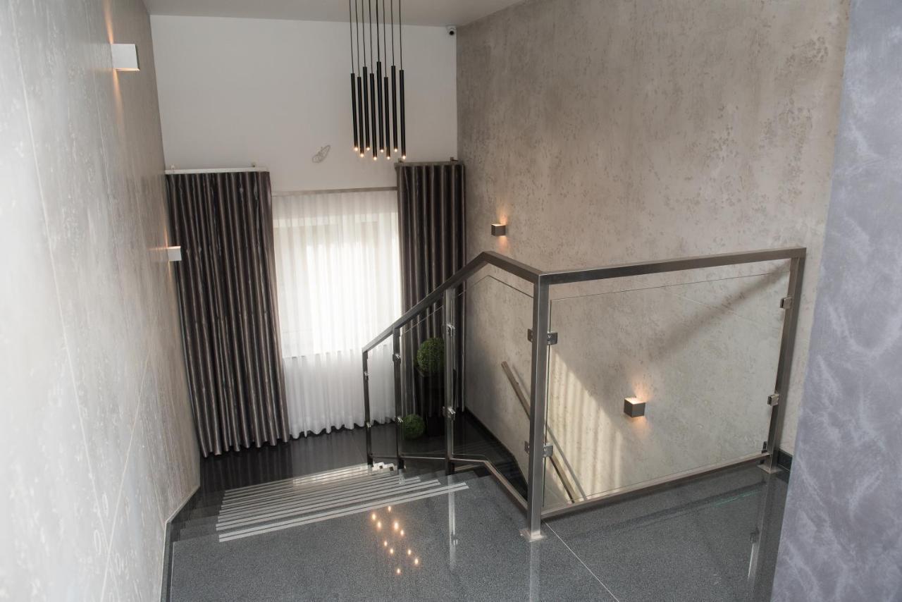 Geris Aparthotel เชสโตฮอวา ภายนอก รูปภาพ