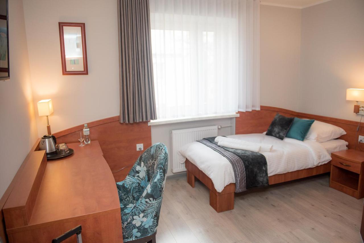 Geris Aparthotel เชสโตฮอวา ภายนอก รูปภาพ